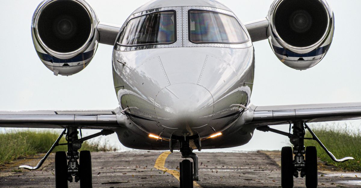 assurez votre jet privé avec une couverture adaptée pour une protection complète, sécurité et tranquillité d'esprit lors de vos déplacements aériens.
