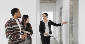 découvrez les meilleures stratégies et astuces pour réussir vos négociations immobilières et obtenir le meilleur prix pour votre achat ou vente de bien immobilier.