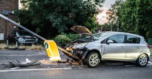 découvrez les délais légaux pour déclarer un accident de voiture et les étapes essentielles à suivre pour un signalement rapide et conforme.