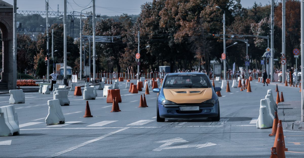 conseils et informations pour les jeunes conducteurs sur la conduite à grande vitesse sur autoroute, sécurité routière et prévention des risques.
