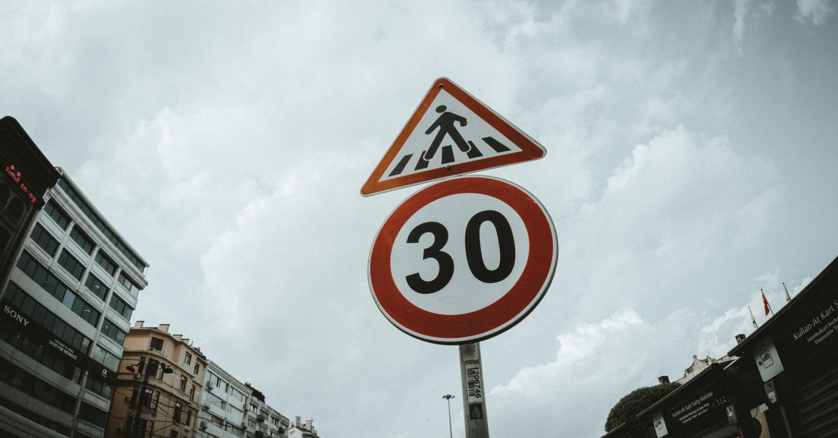 découvrez des conseils essentiels et des informations pratiques pour améliorer la sécurité routière et protéger tous les usagers de la route.