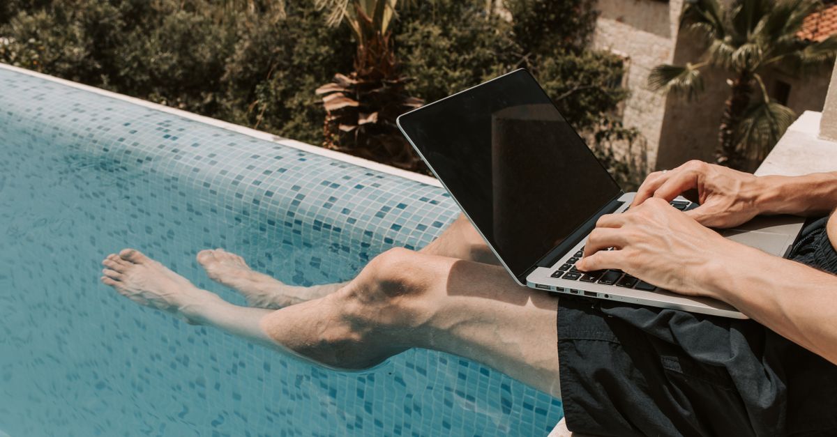 assurez votre séjour à l'étranger avec notre assurance voyage working holiday, idéale pour les jeunes en séjour de travail et vacances.